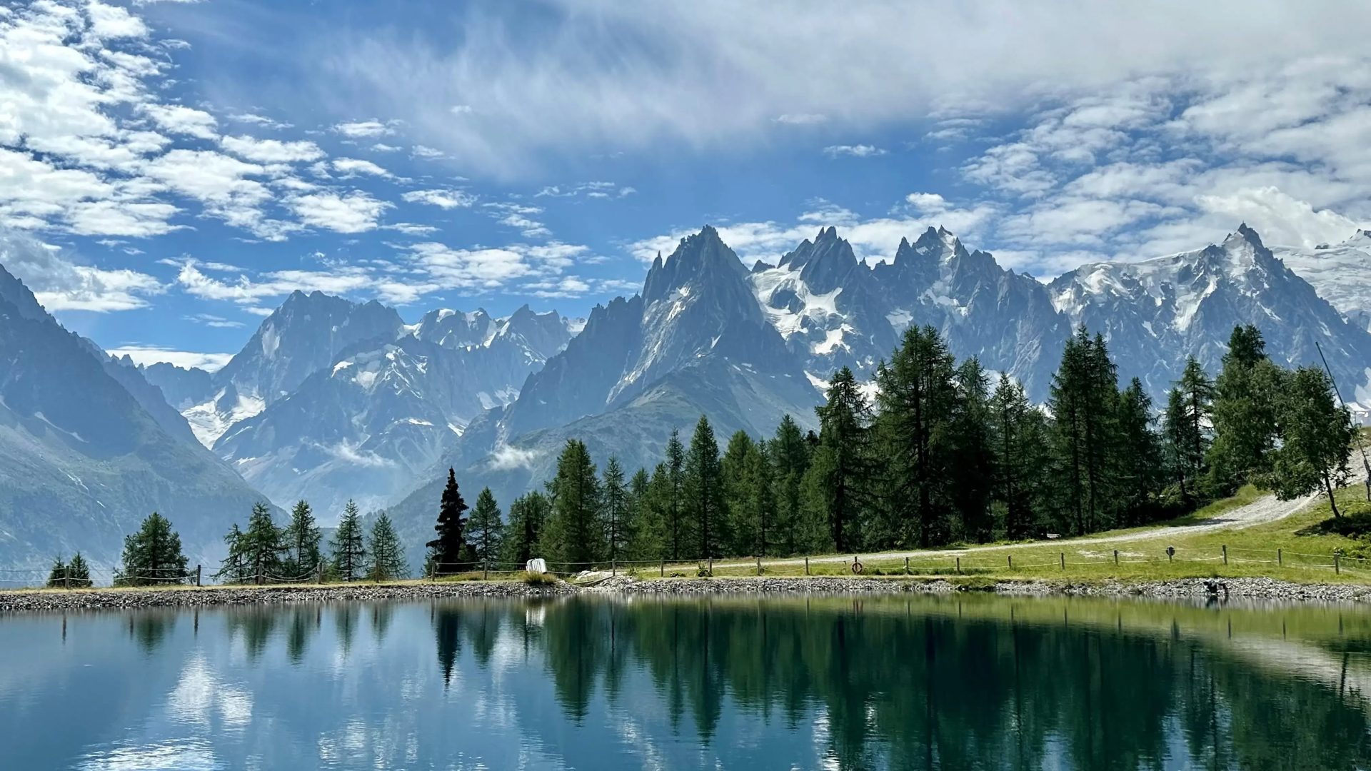 Nachhaltiges unternehmen berge seen reflektion natur
