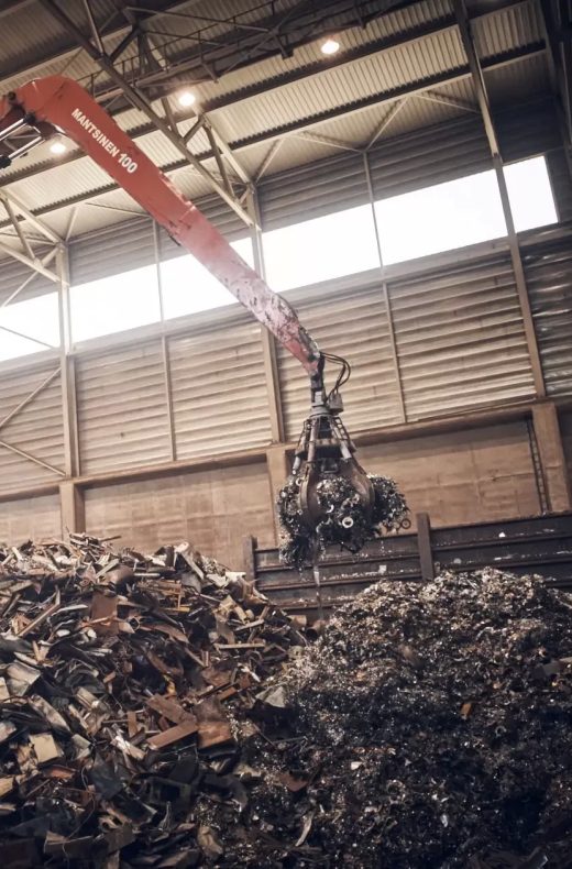 Industrieller schrott recycling bagger kreislaufwirtschaft