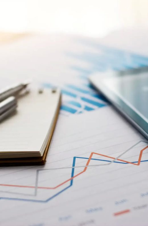 Geschaefts analyse bericht tablet stift notizbuch